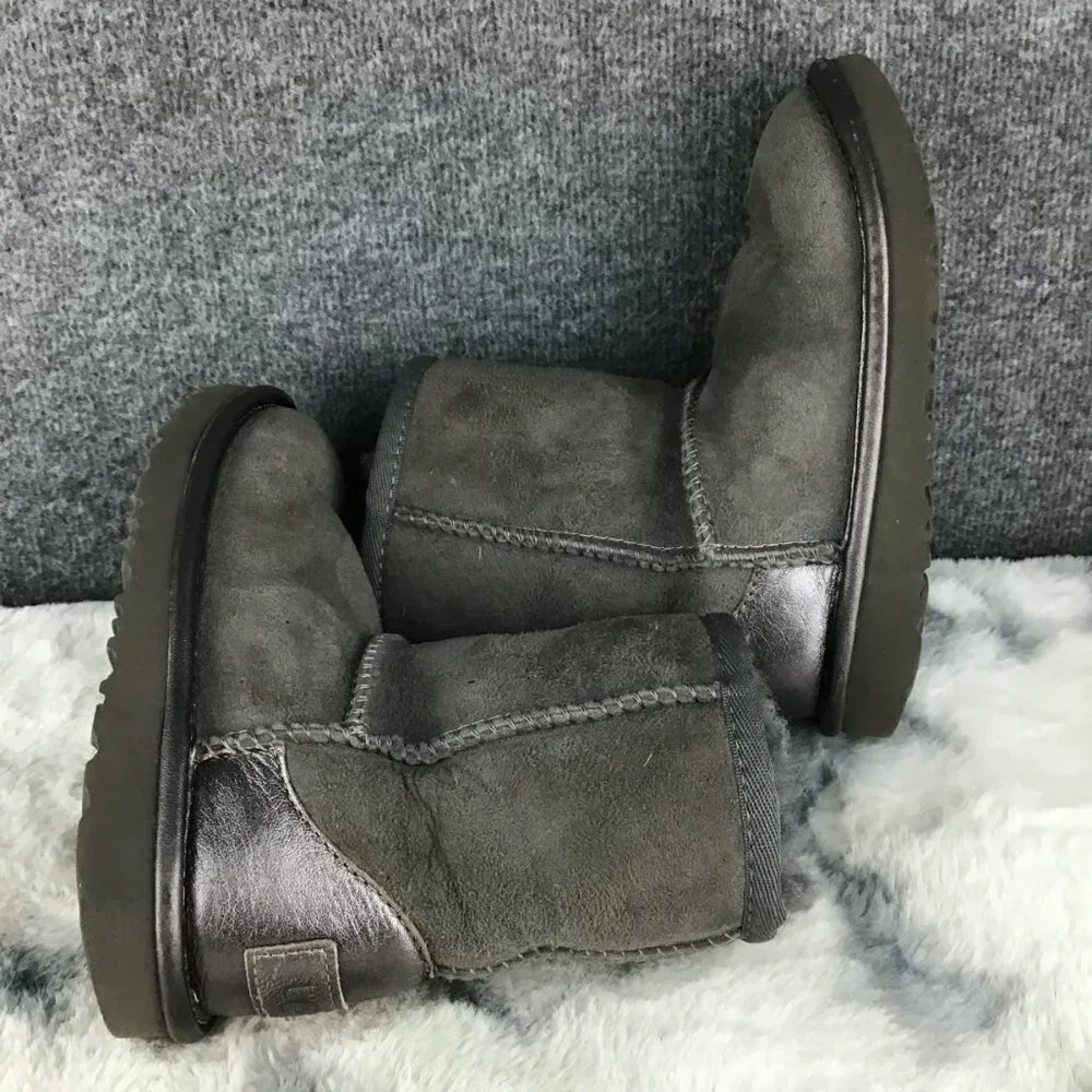 UGG Boots‎ Kids Size 10 Gray and Metallic